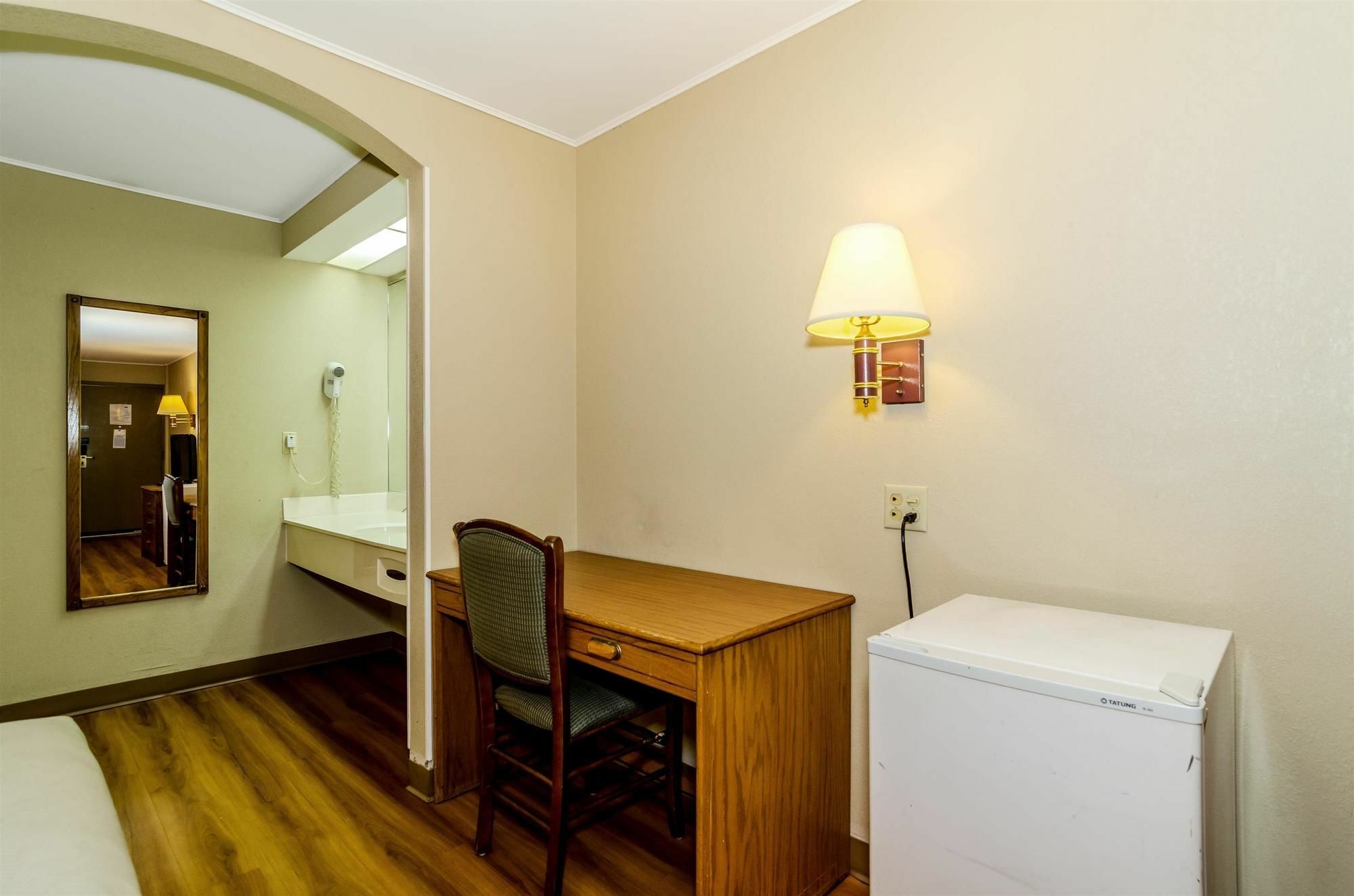 Motel 6-Newark, De Bagian luar foto
