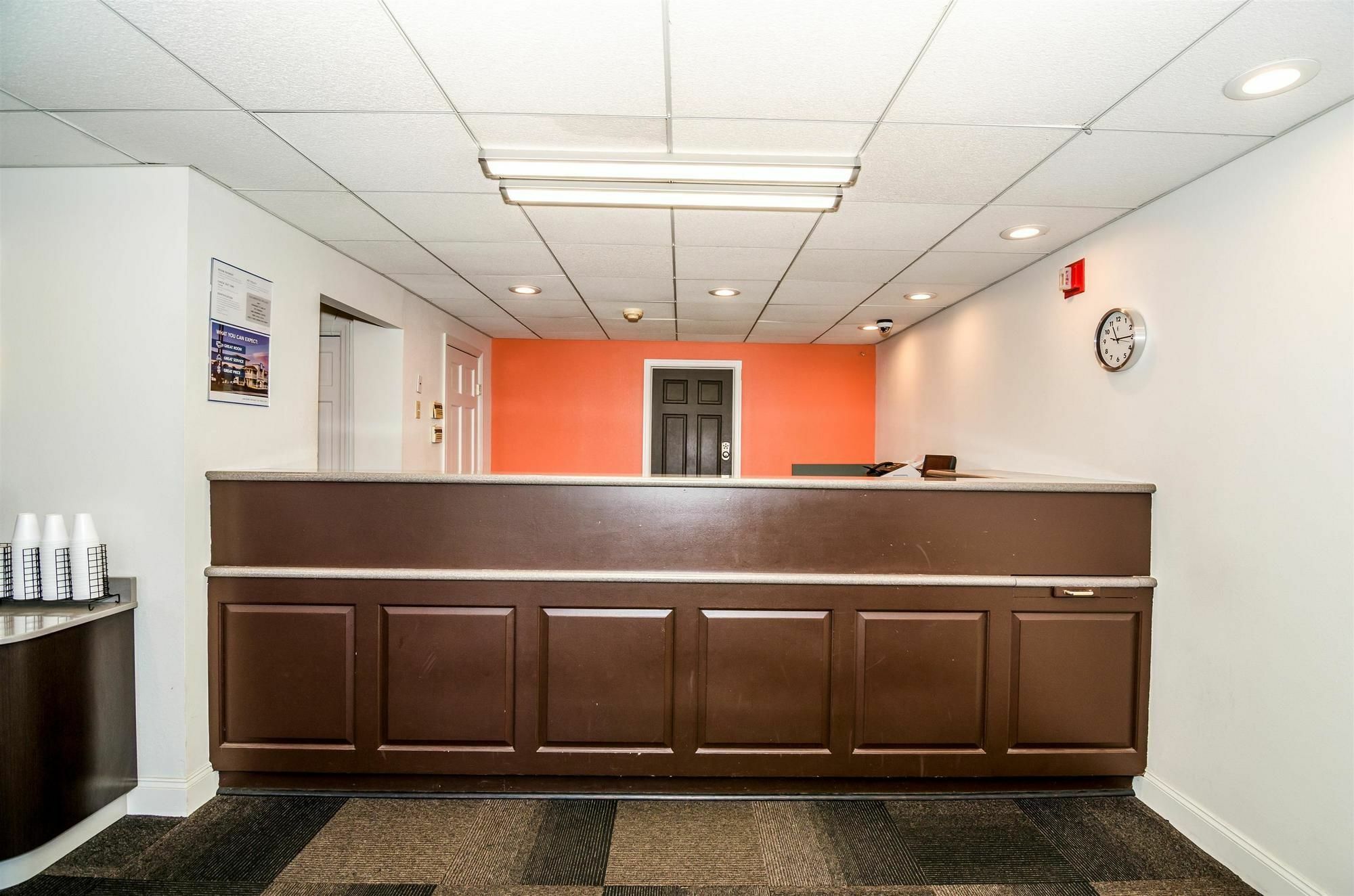Motel 6-Newark, De Bagian luar foto