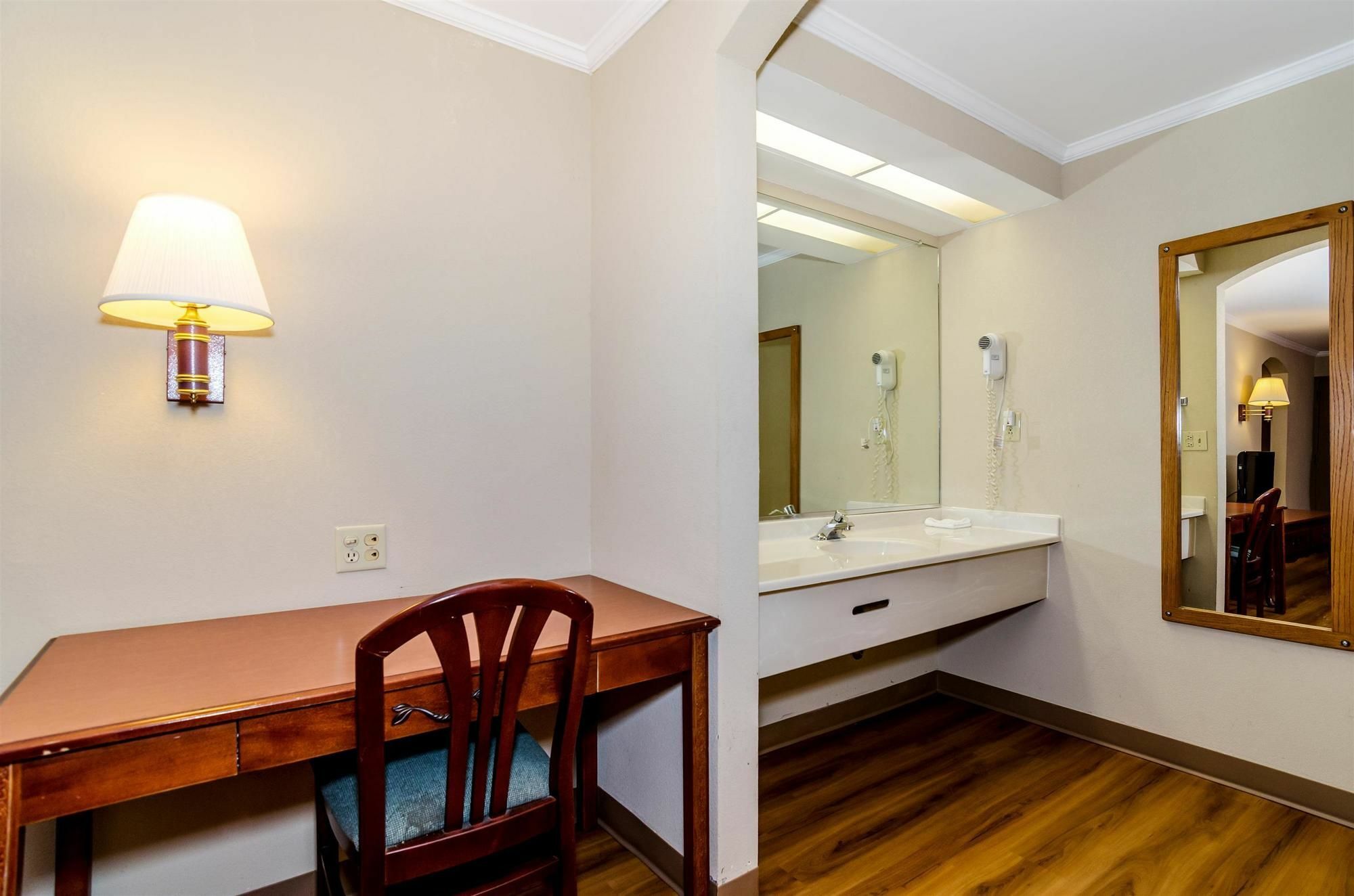 Motel 6-Newark, De Bagian luar foto