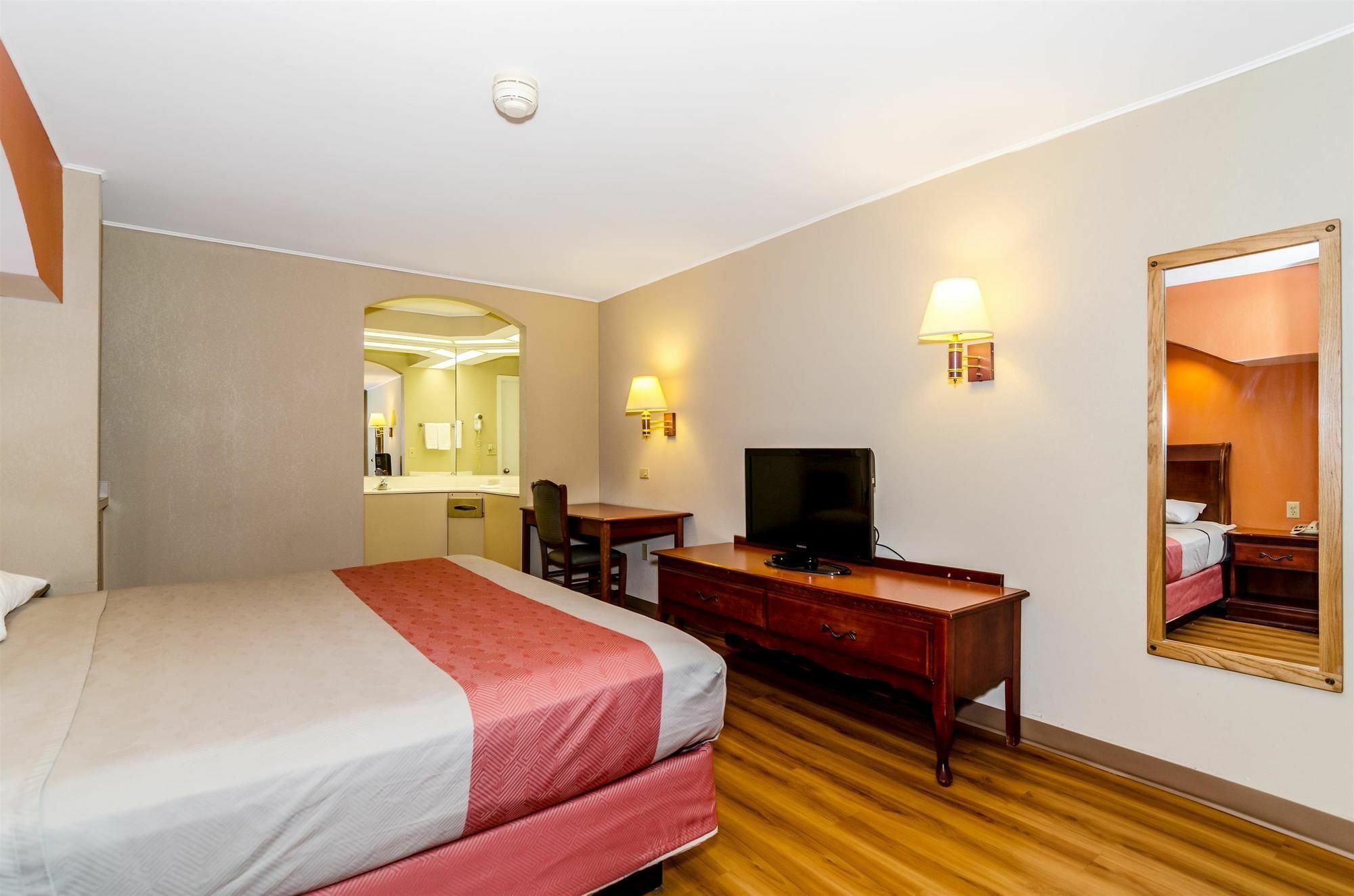 Motel 6-Newark, De Bagian luar foto