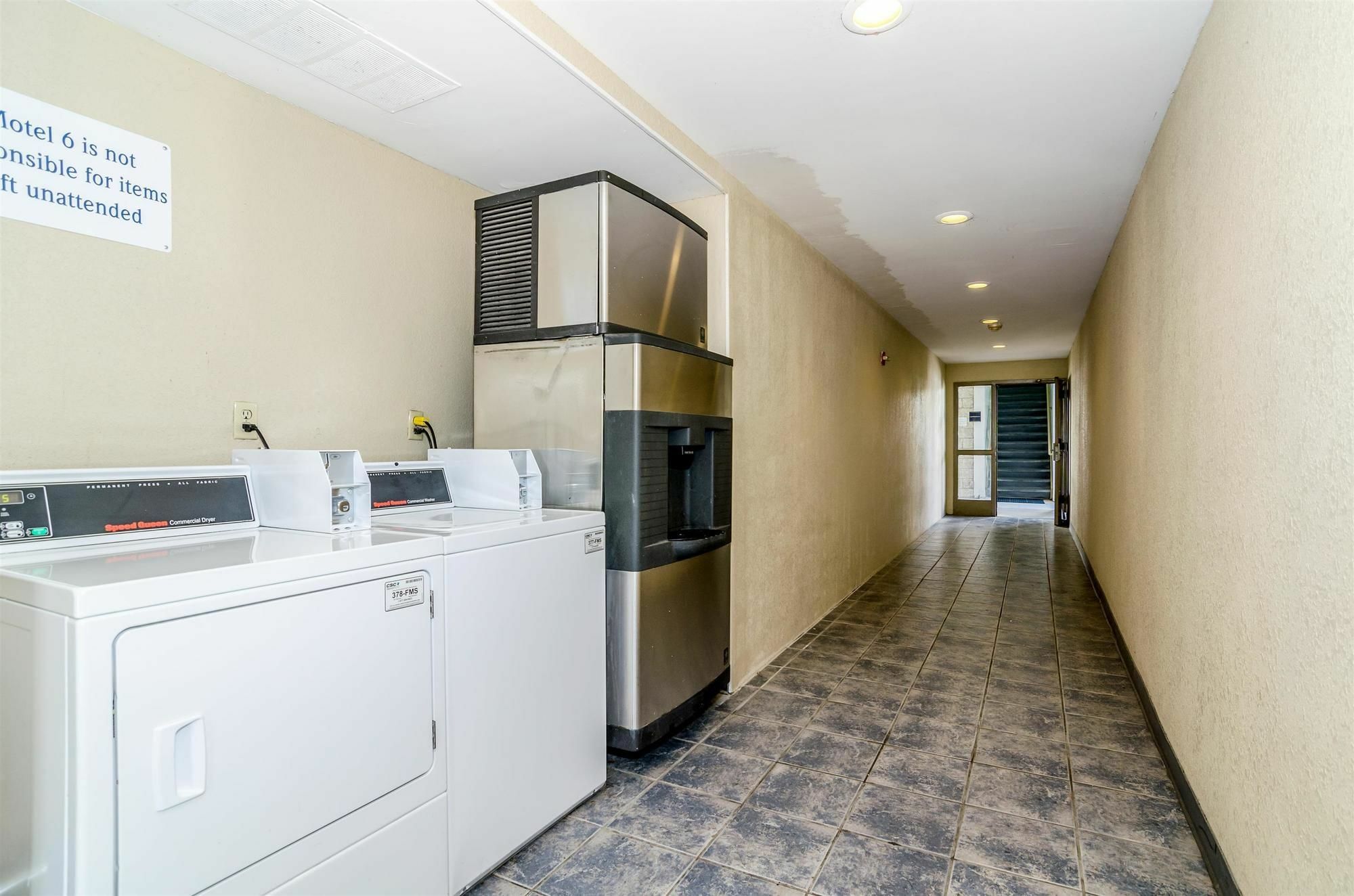 Motel 6-Newark, De Bagian luar foto