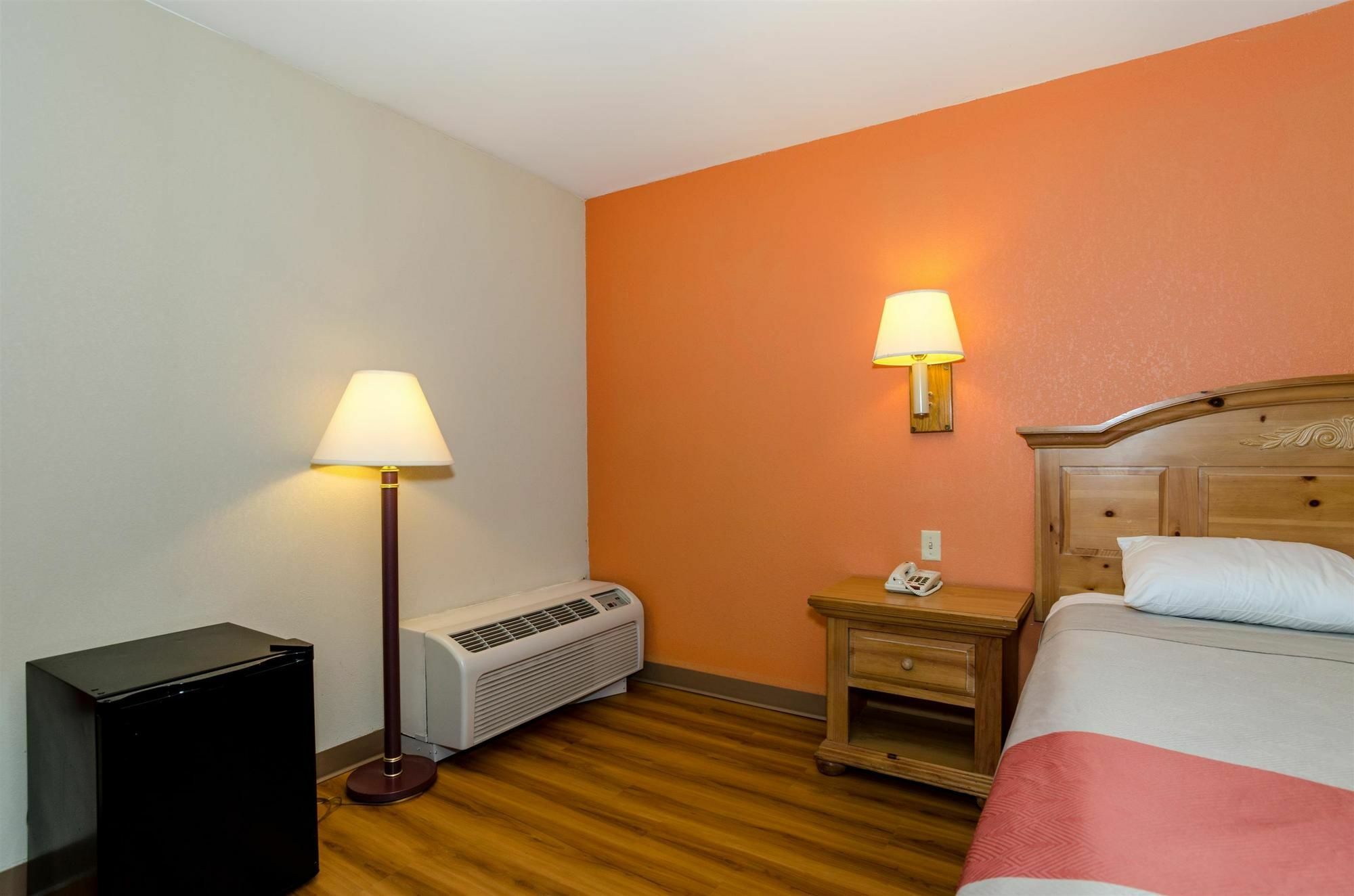 Motel 6-Newark, De Bagian luar foto