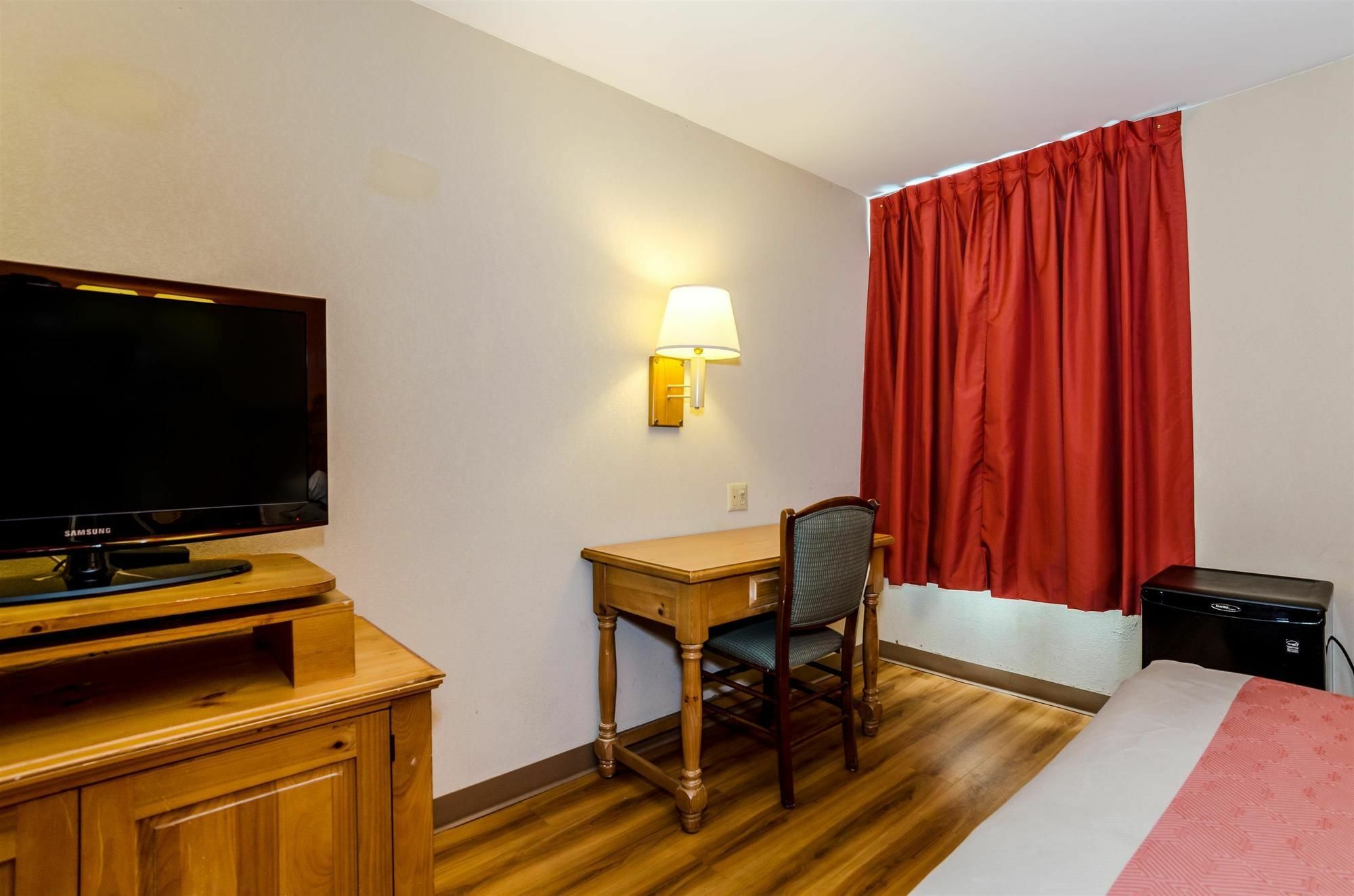Motel 6-Newark, De Bagian luar foto