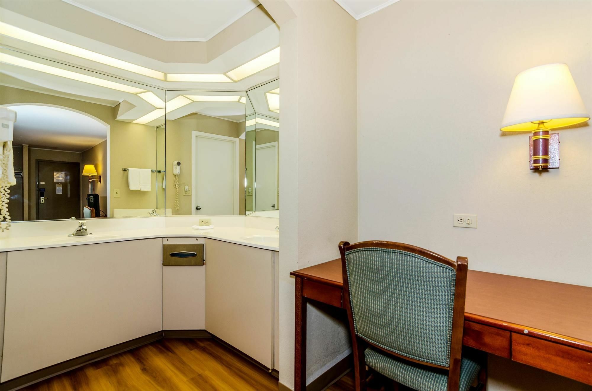 Motel 6-Newark, De Bagian luar foto